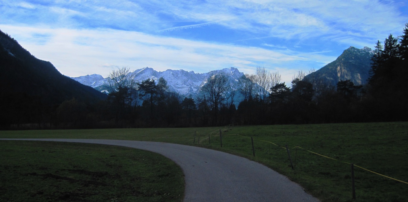 Der Blick von Oberau in Richtung Wettersteingebirge.