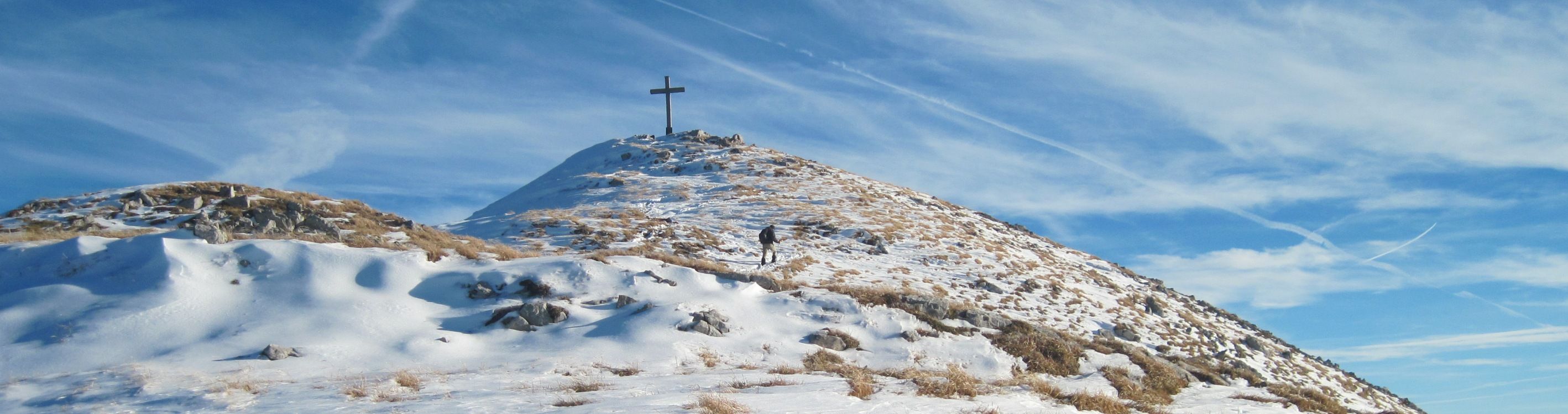 Der winterliche Gipfel des Krottenkopf im Estergebirge.