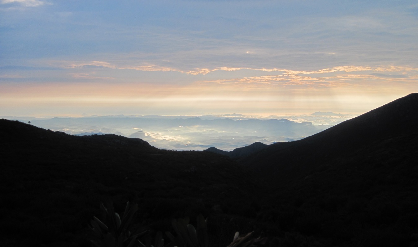 Der Tagesanbruch am Pico da Bandeira.