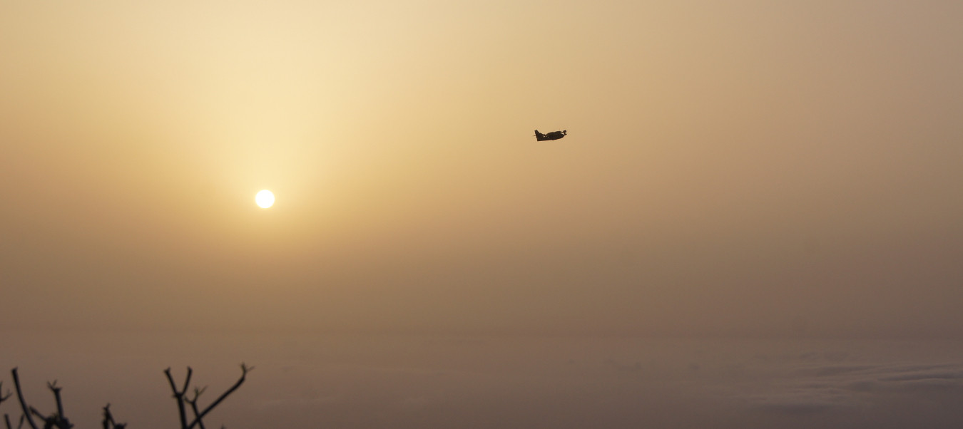 Ein Löschflugzeug über La Gomera.