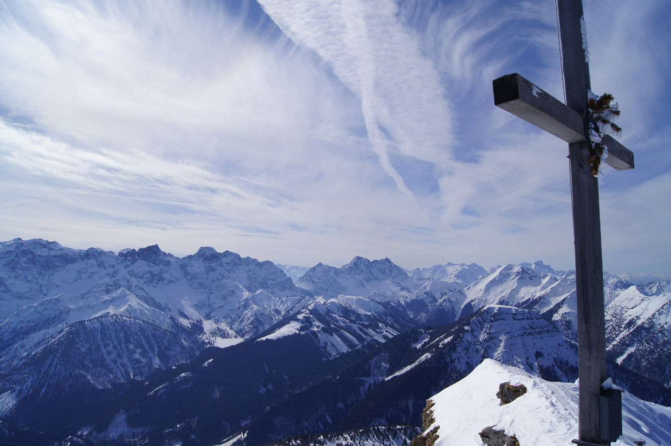 Das Panorama vom Gipfel des Schafreuter im Karwendel.