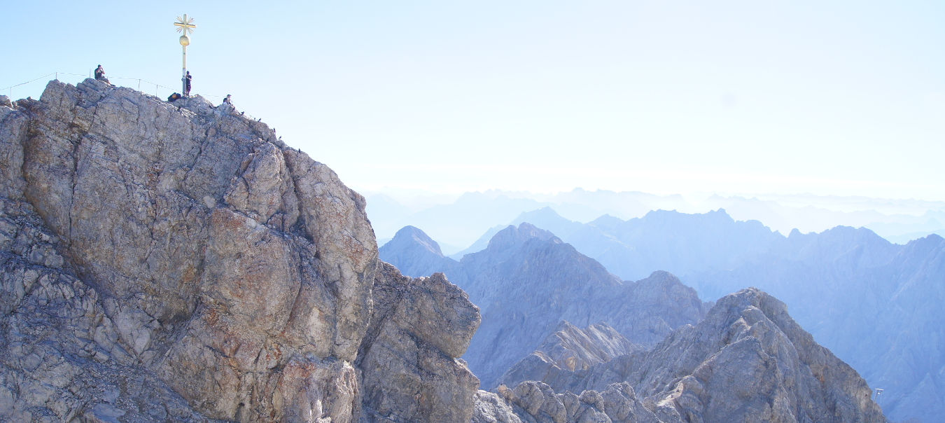 Der Gipfel der Zugspitze samt Jubiläumsgrat.