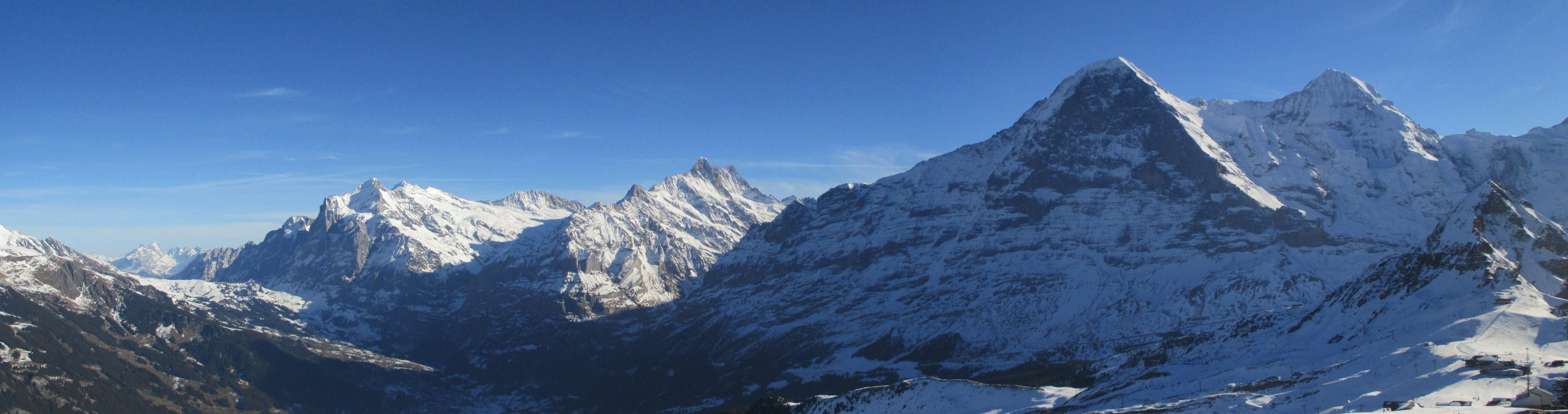 Grindelwald und die Eiger-Nordwand, gesehen vom Männlichen.
