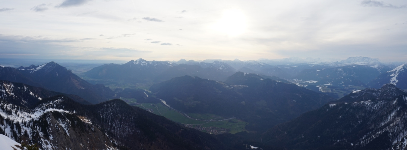 Der Blick vom Geigelstein gen Osten.