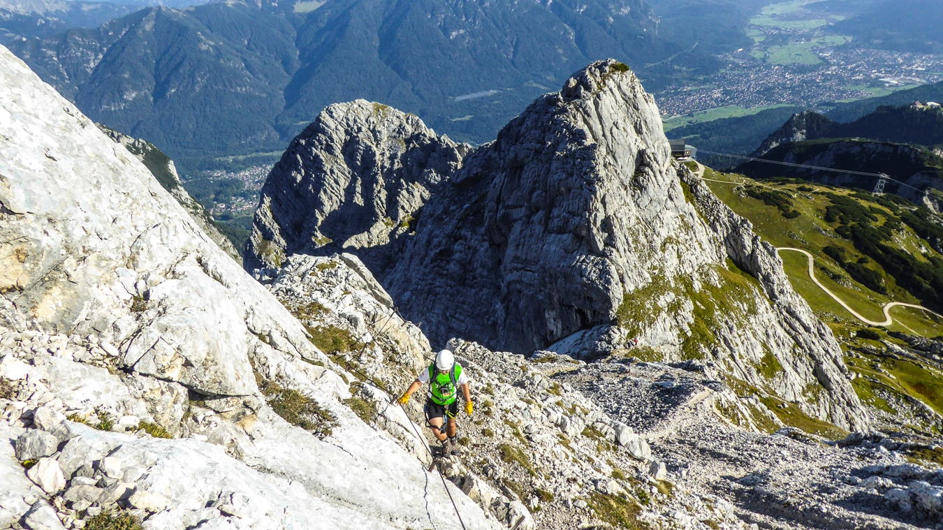 Der Blick zurück von der Alpspitz-Ferrata an der Alpspitze.