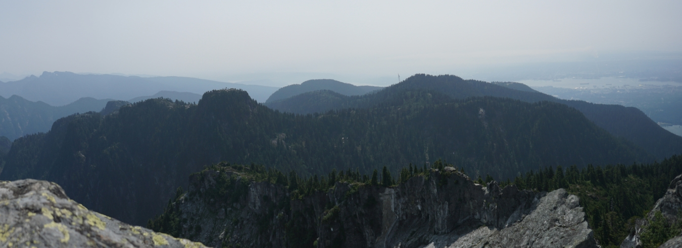 Der Ausblick vom Crown Mountain auf die Grouse Area.