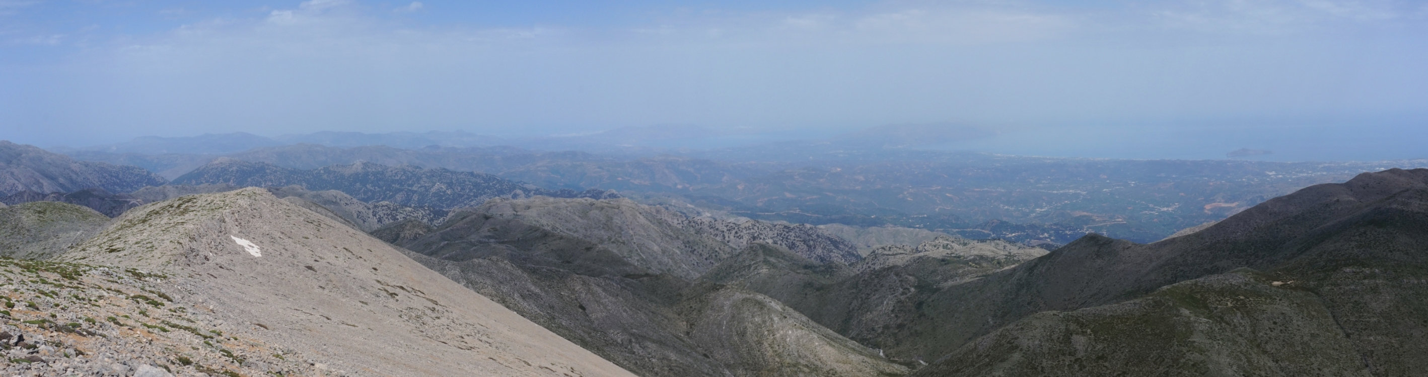 Der Blick vom Gipfel des Melindaoú über die Weißen Berge.