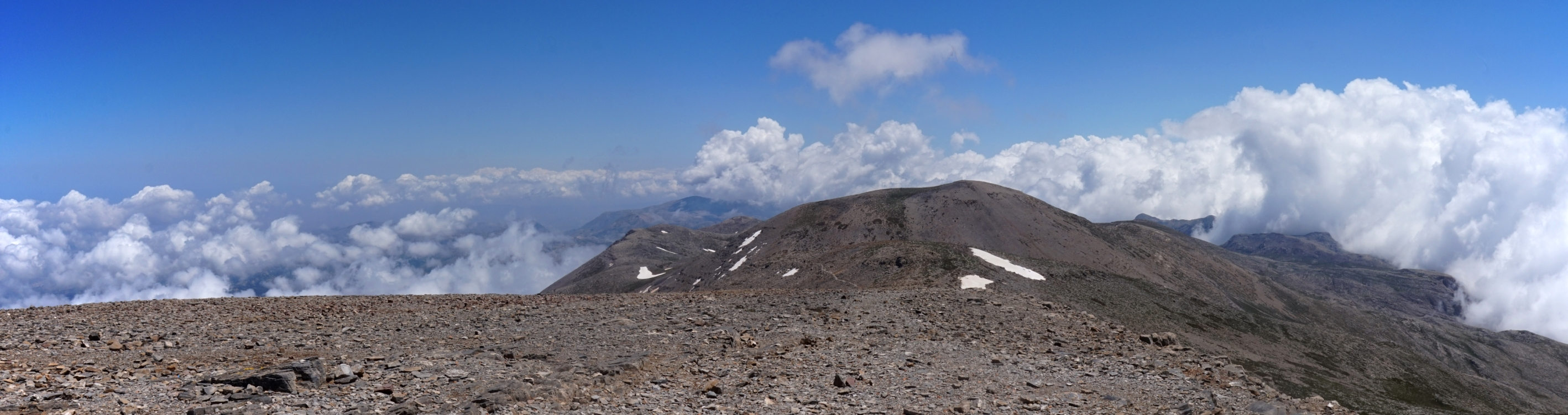Blick vom Gipfel des Psiloritis über das Ida-Gebirge.
