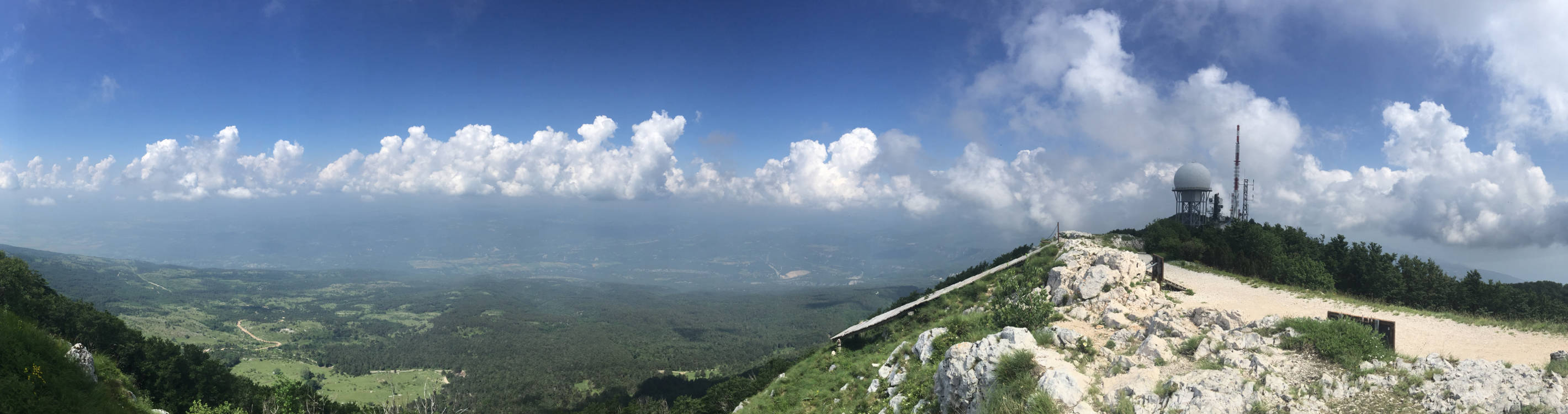 Rundumblick vom Gipfel des Vojak.