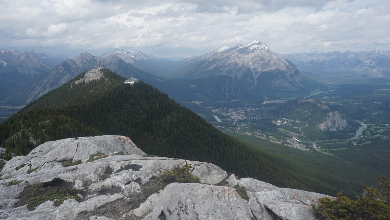 Der Blick vom First Peak des Sulphur Mountain nach Norden.