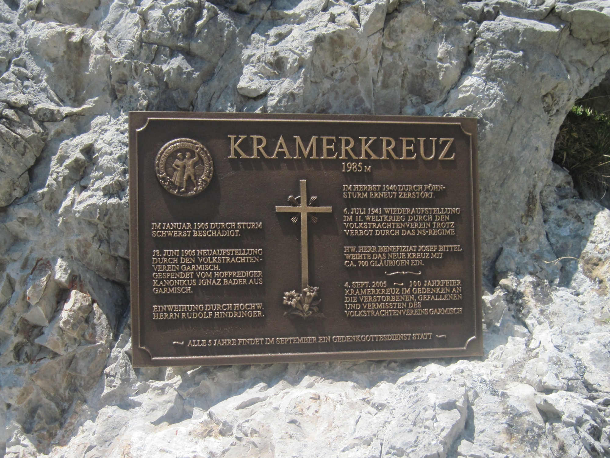 Informationen zum Gipfelkreuz der Kramerspitze.
