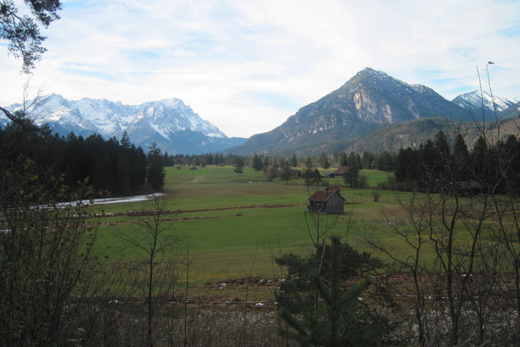 Der Blick von Oberau zur Zugspitze.