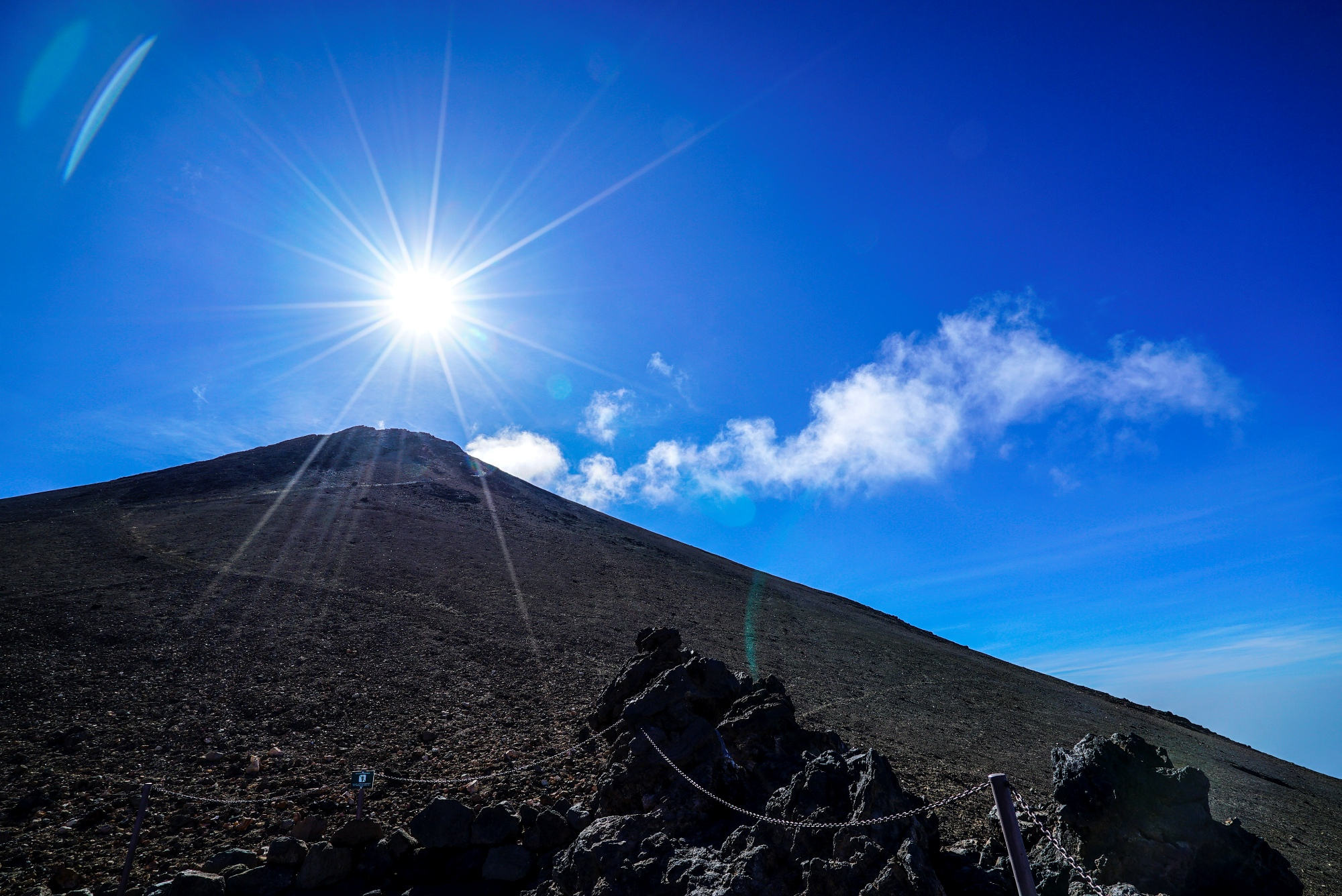 Der Gipfelaufbau des Pico del Teide vom Mirador aus.
