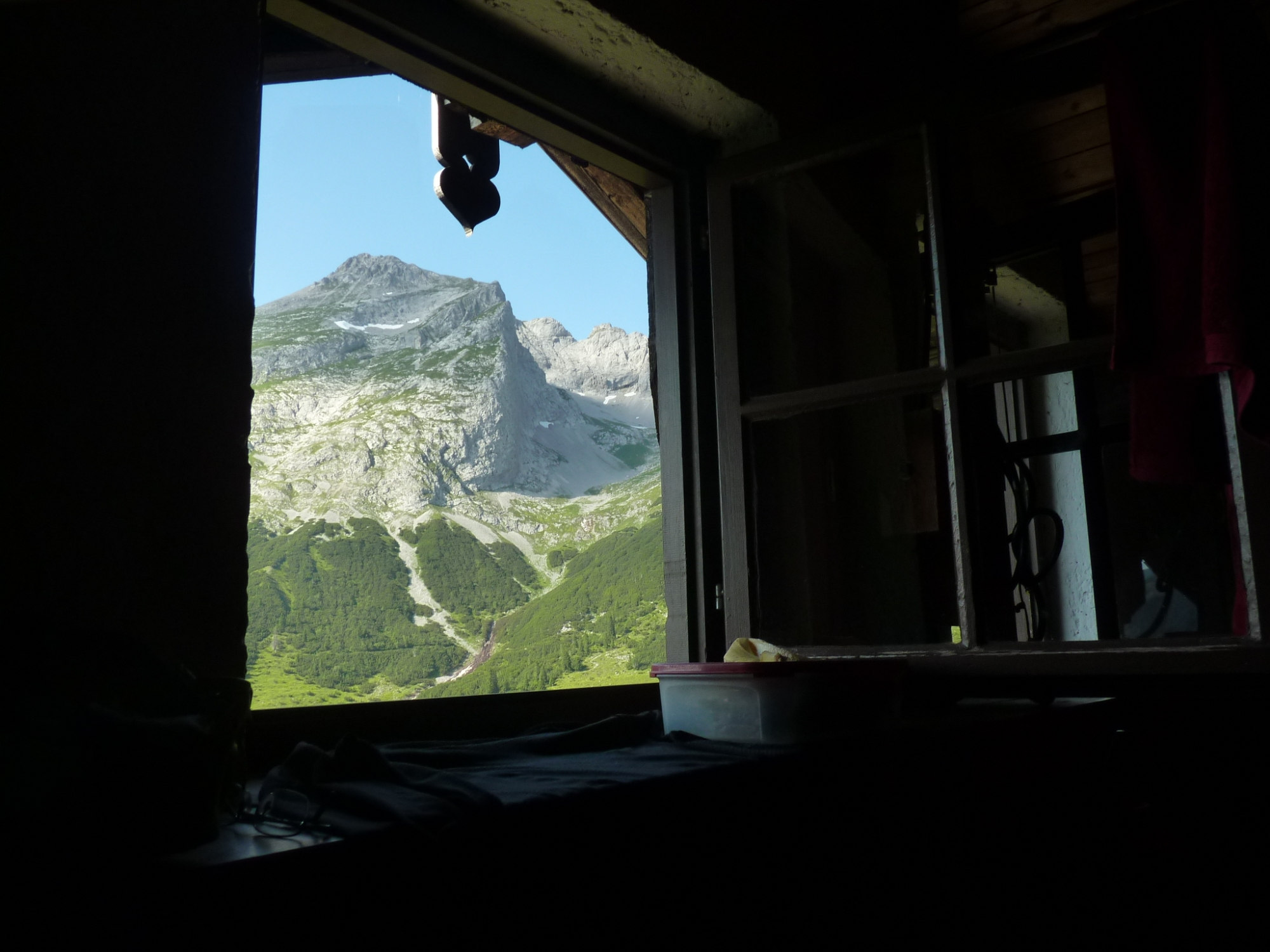 Der Blick aus dem Karwendelhaus.