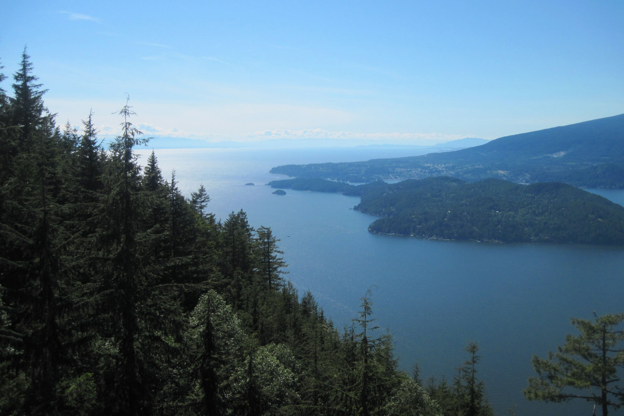 Blick vom Gipfel des Mount Gardner in Richtung Vancouver Island.