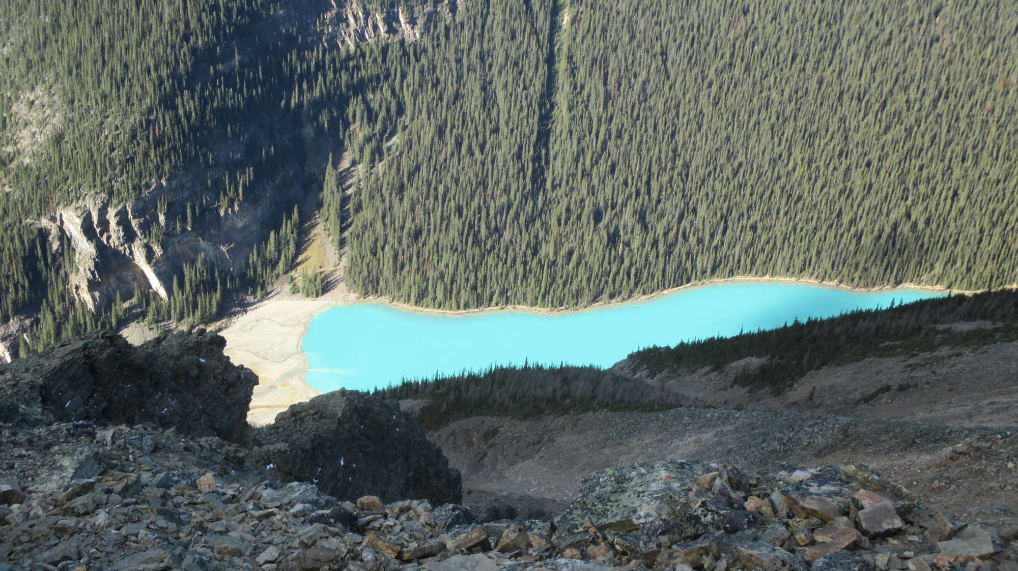 Der Blick vom Fairview Mountain auf Lake Louise.