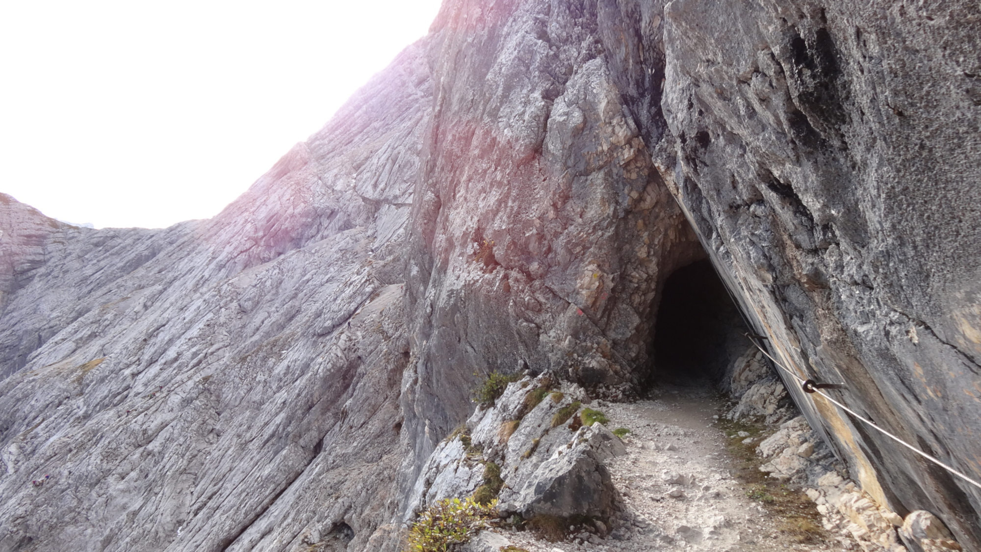 Tunnel am Nordwandsteig der Alpspitze.