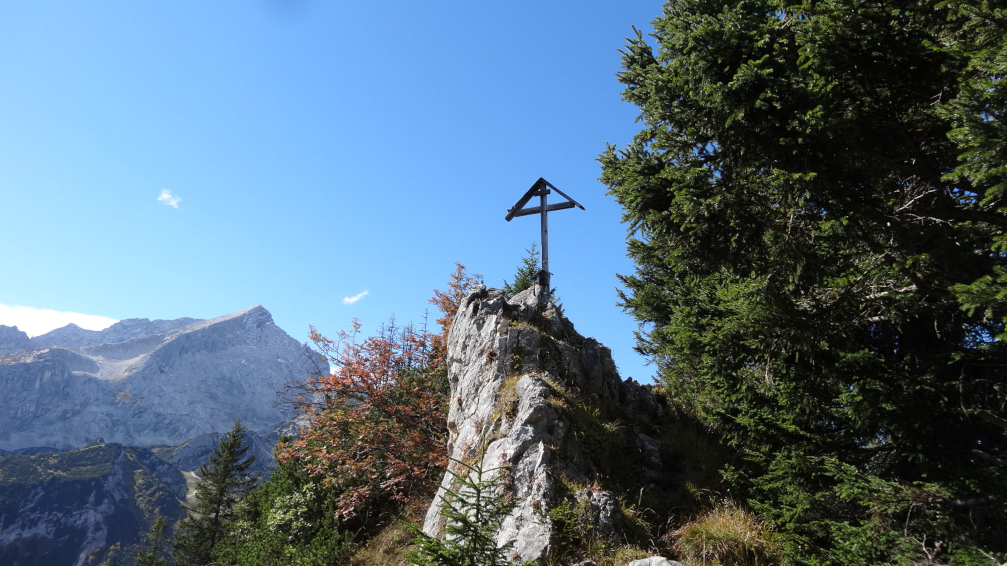 Kreuz am Kreuzjoch im Wetterstein.