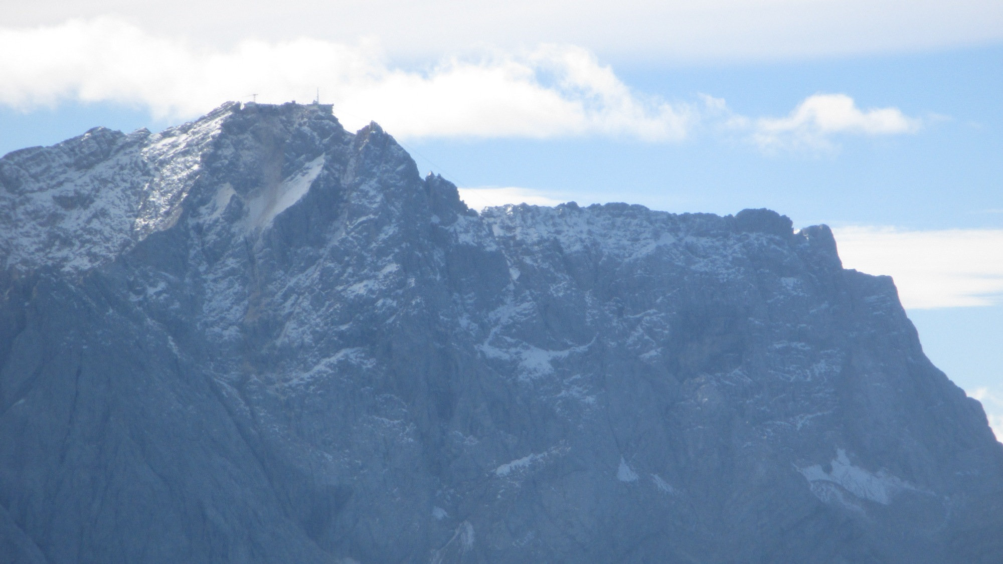 Der Blick vom Hirschbichel nach Süden zur Zugspitze.