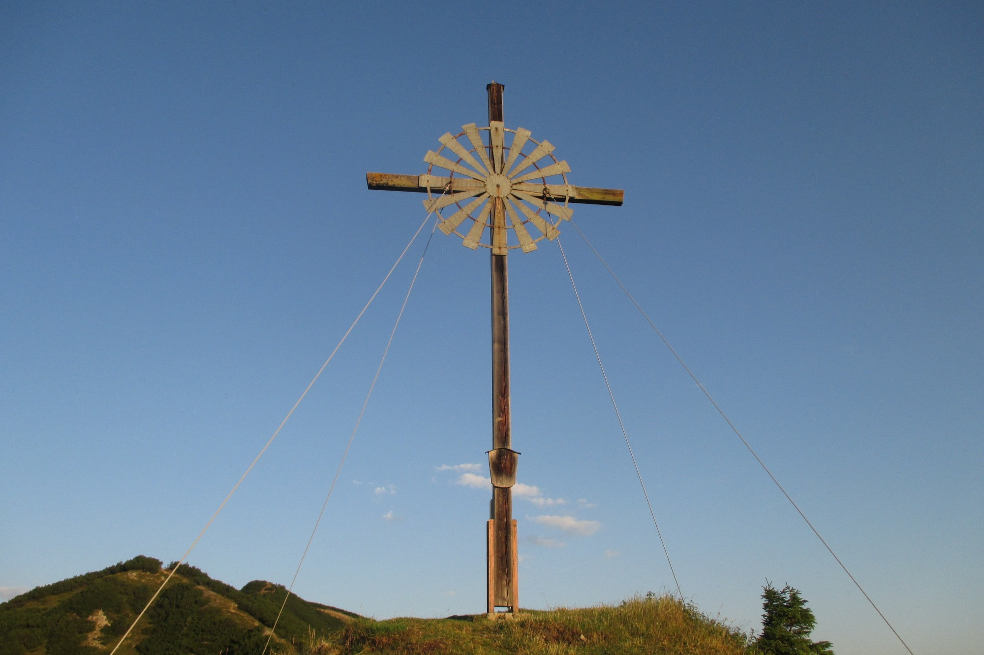 Das Gipfelkreuz des Brünstlkreuz.