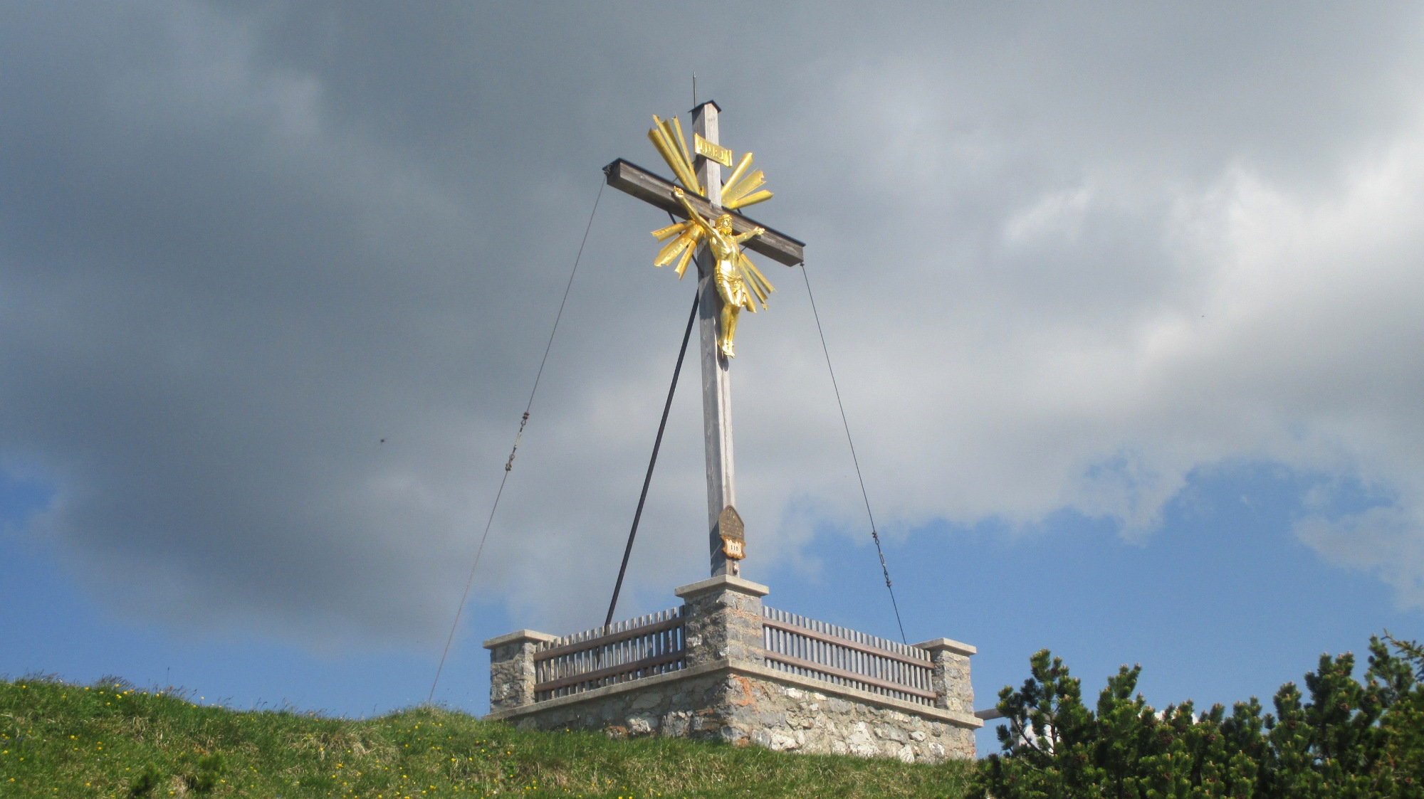Das Gipfelkreuz des Wank im Estergebirge.