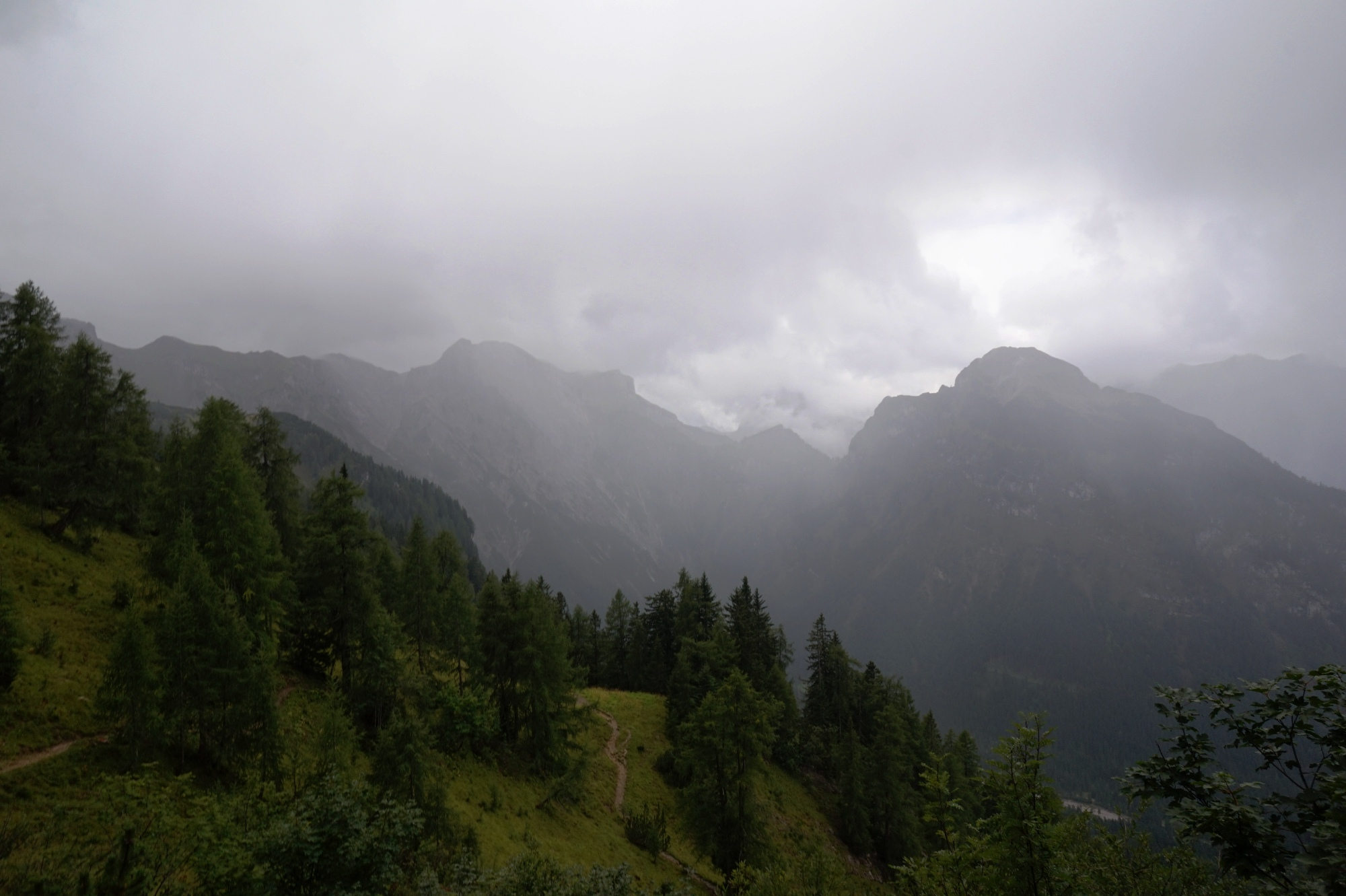 Nebelschwaden über den Karwendelgipfeln.
