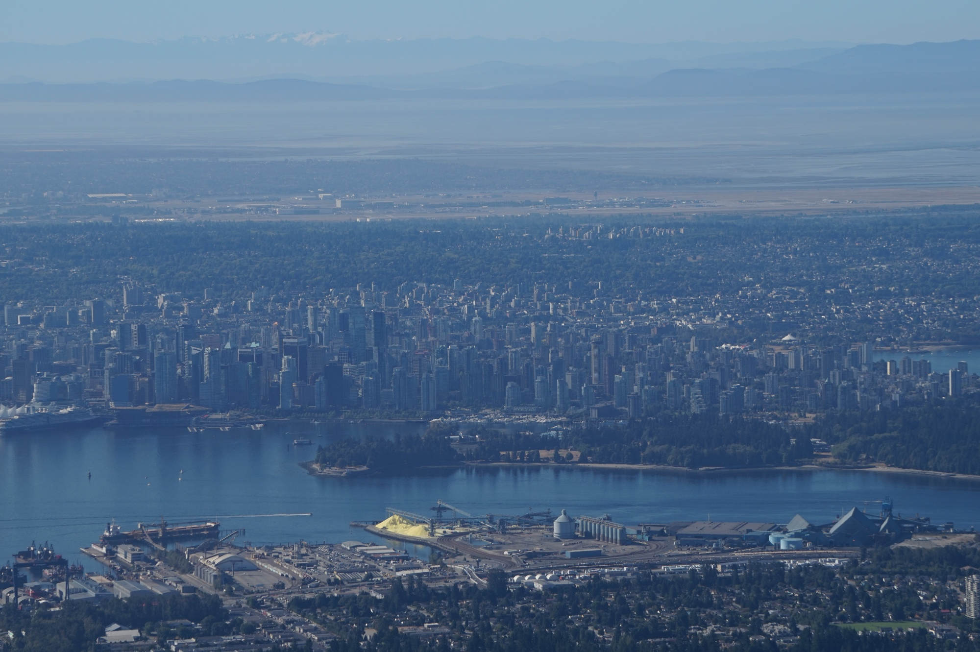 Blick über Vancouver vom Flint & Feather Trail.