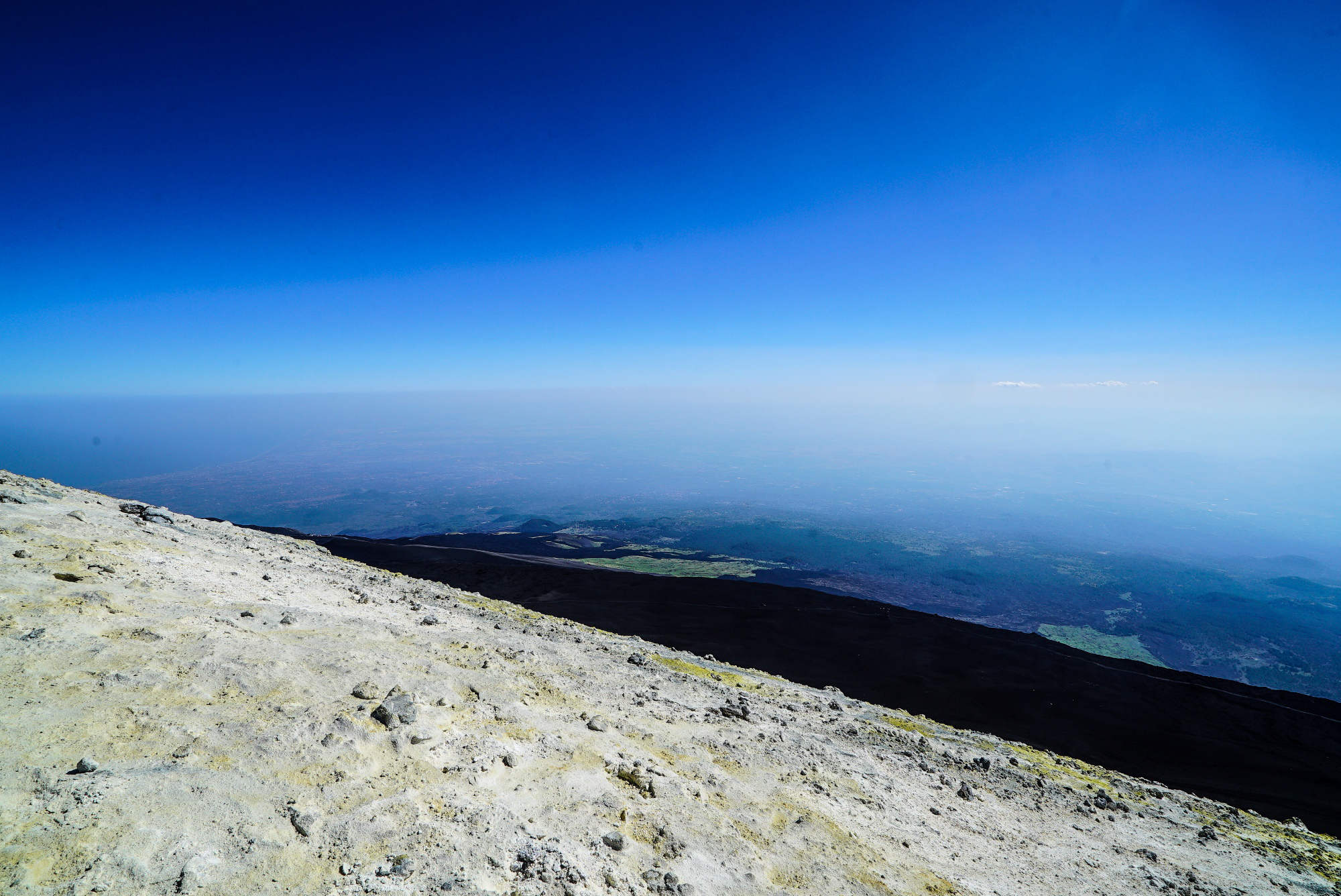 Der Ausblick vom Gipfel des Ätna.