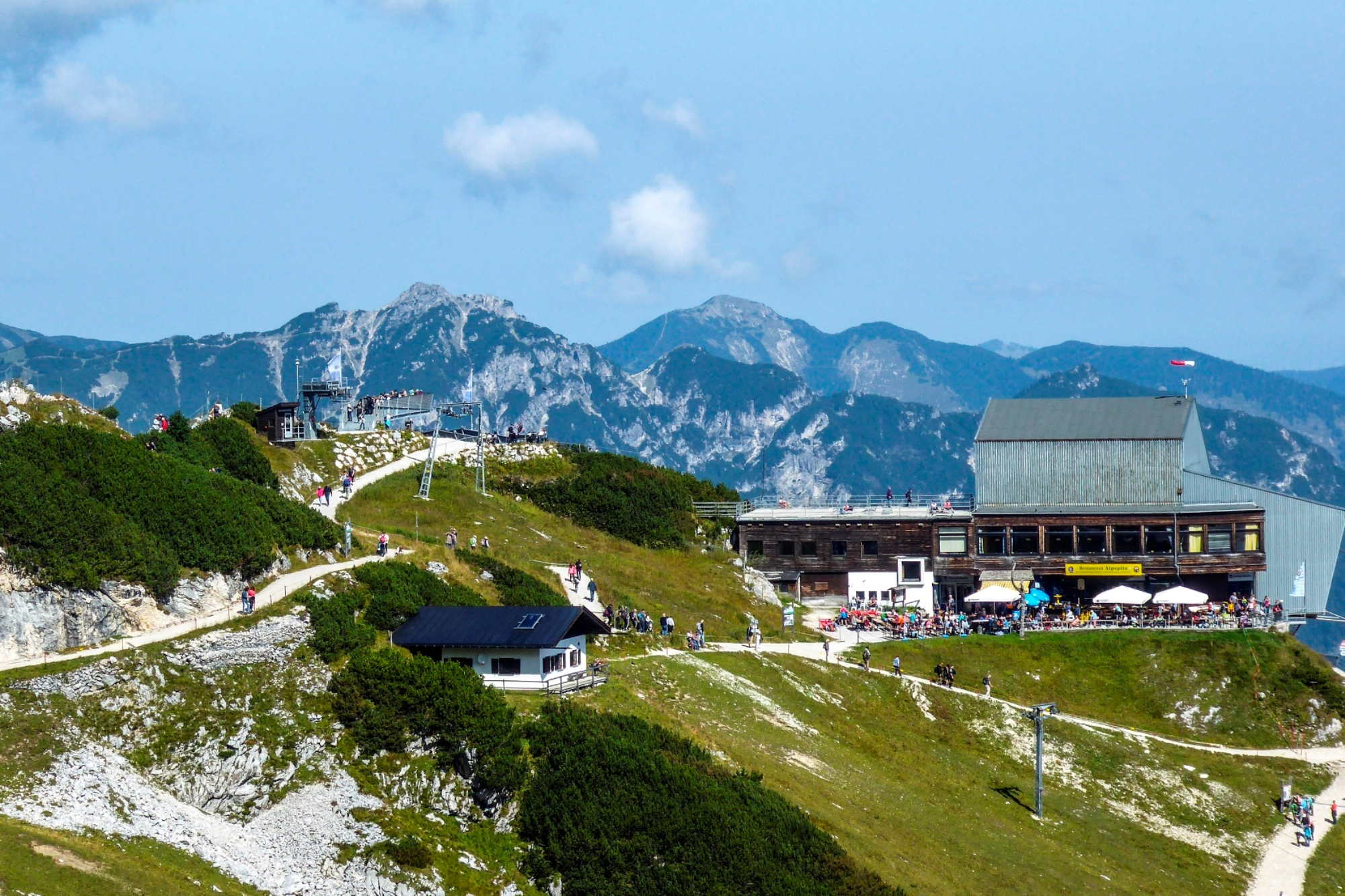 Die Bergstation Osterfelderkopf im Wetterstein-Gebirge.