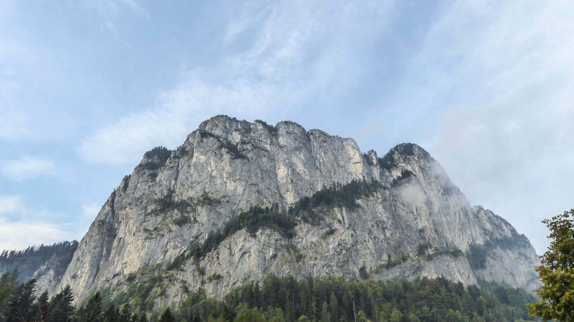 Der Blick von Sankt Lorenz auf den Drachenstein.