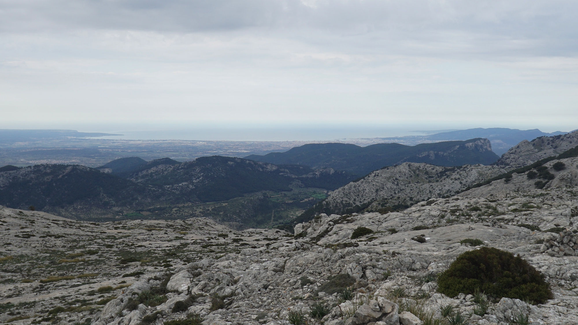 Der Blick vom Puig de sa Rateta nach Südosten auf den Platja de Palma.