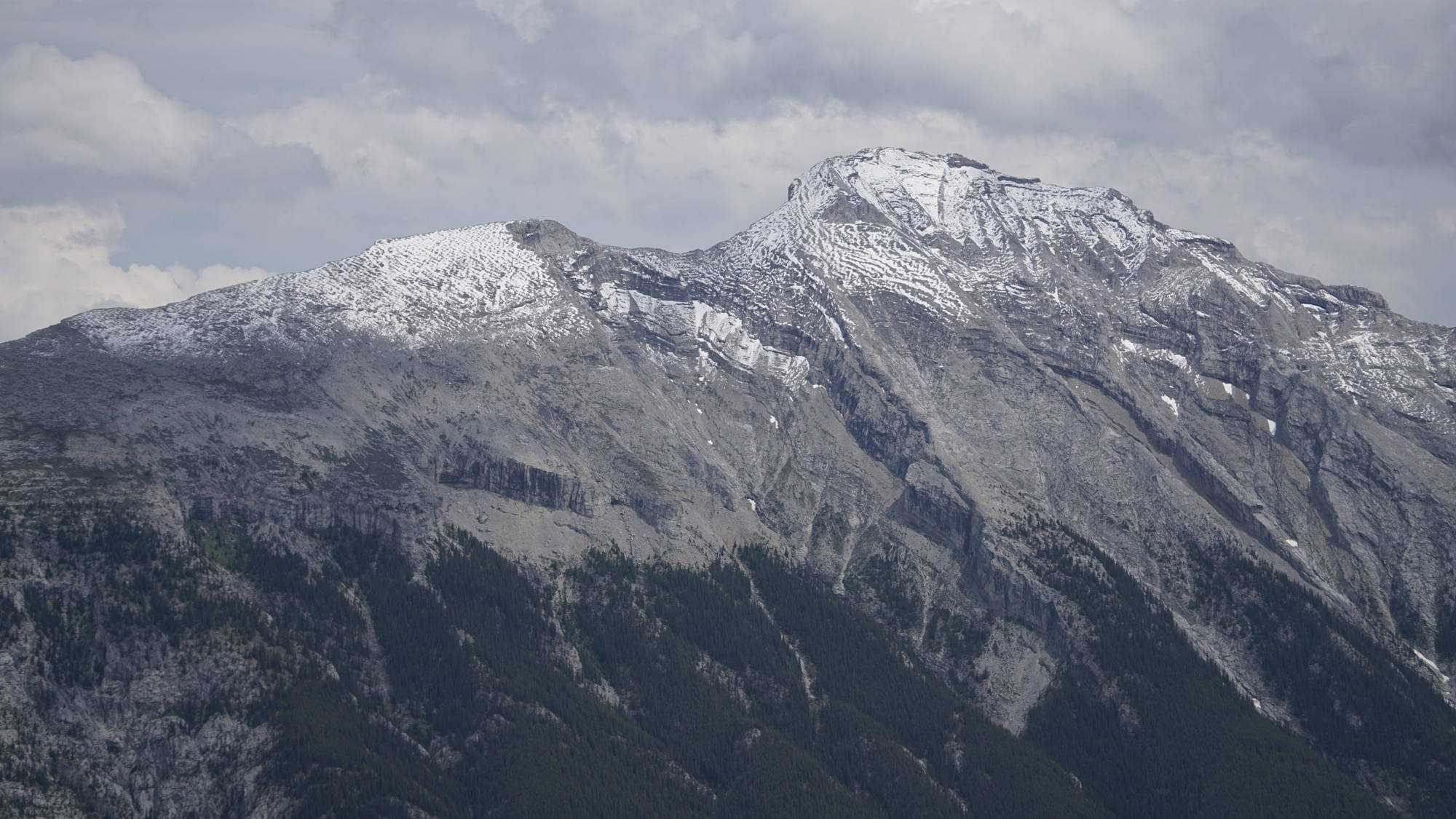 Der Blick vom First Peak auf Mount Rundle.