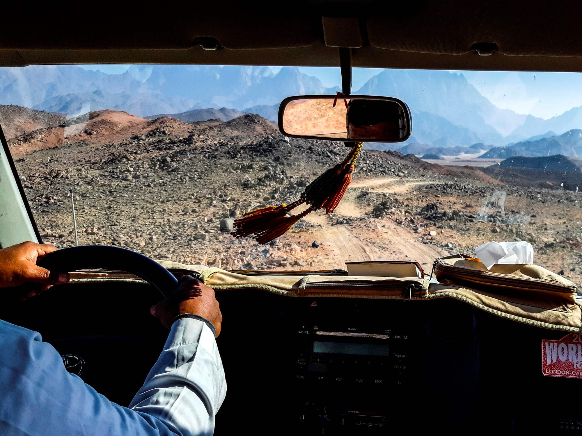 Eine Jeep-Fahrt in die Wüste bei Hurghada.
