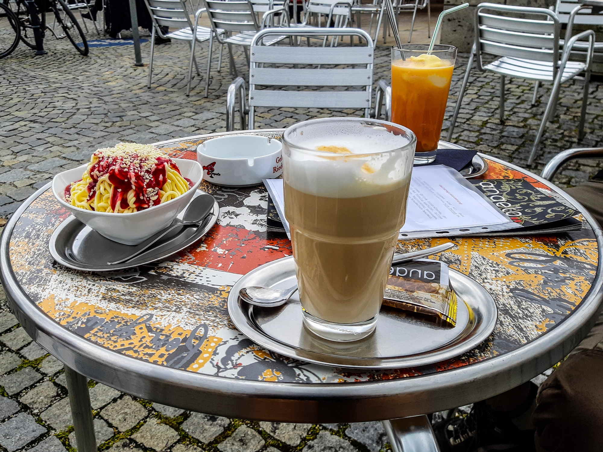 Kaffee und Eis in Riedenburg.