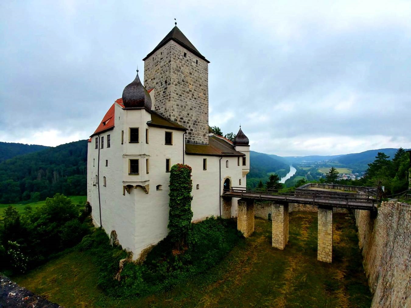 Die Burg Prunn bei Riedenburg im Altmühltal.