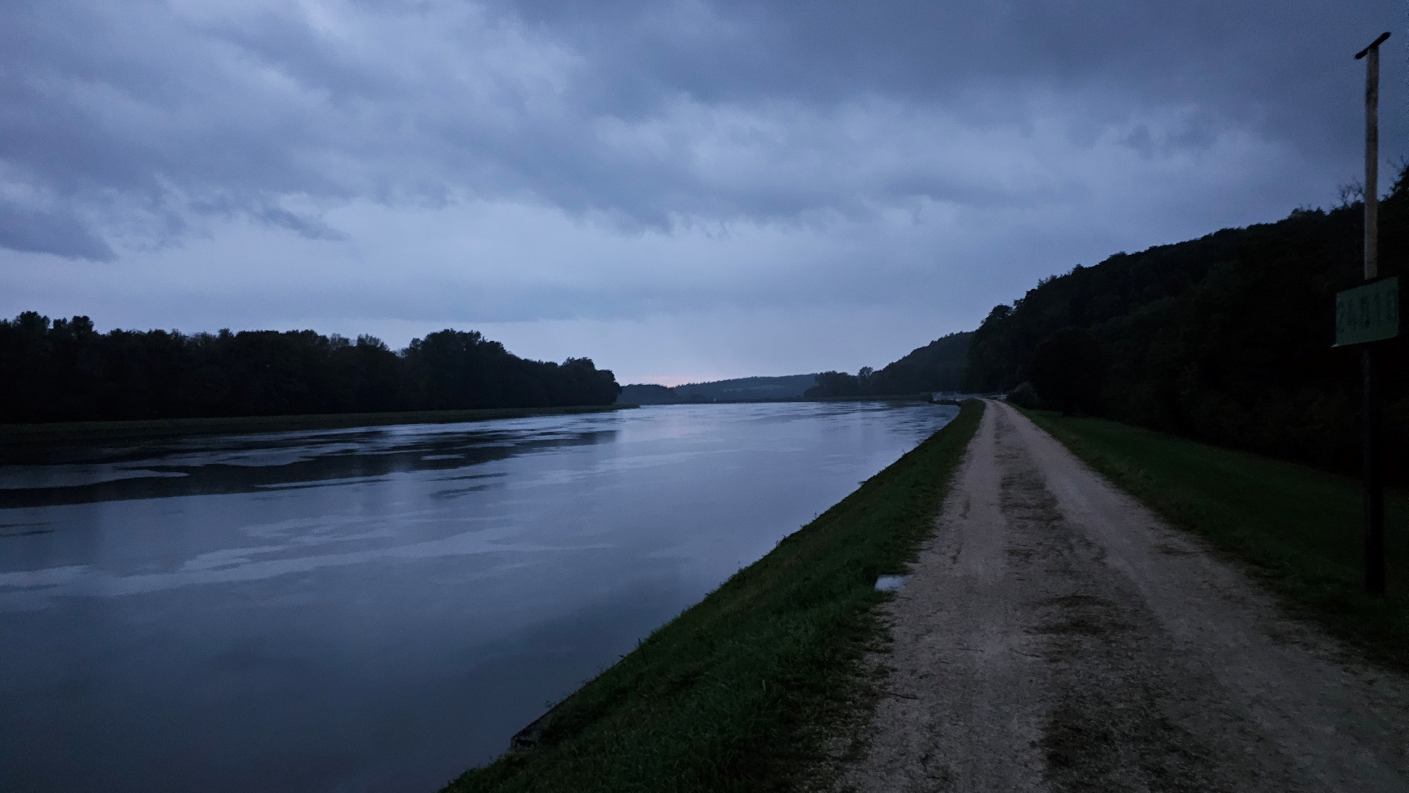Die Donau zwischen Neuburg und Finkenstein.