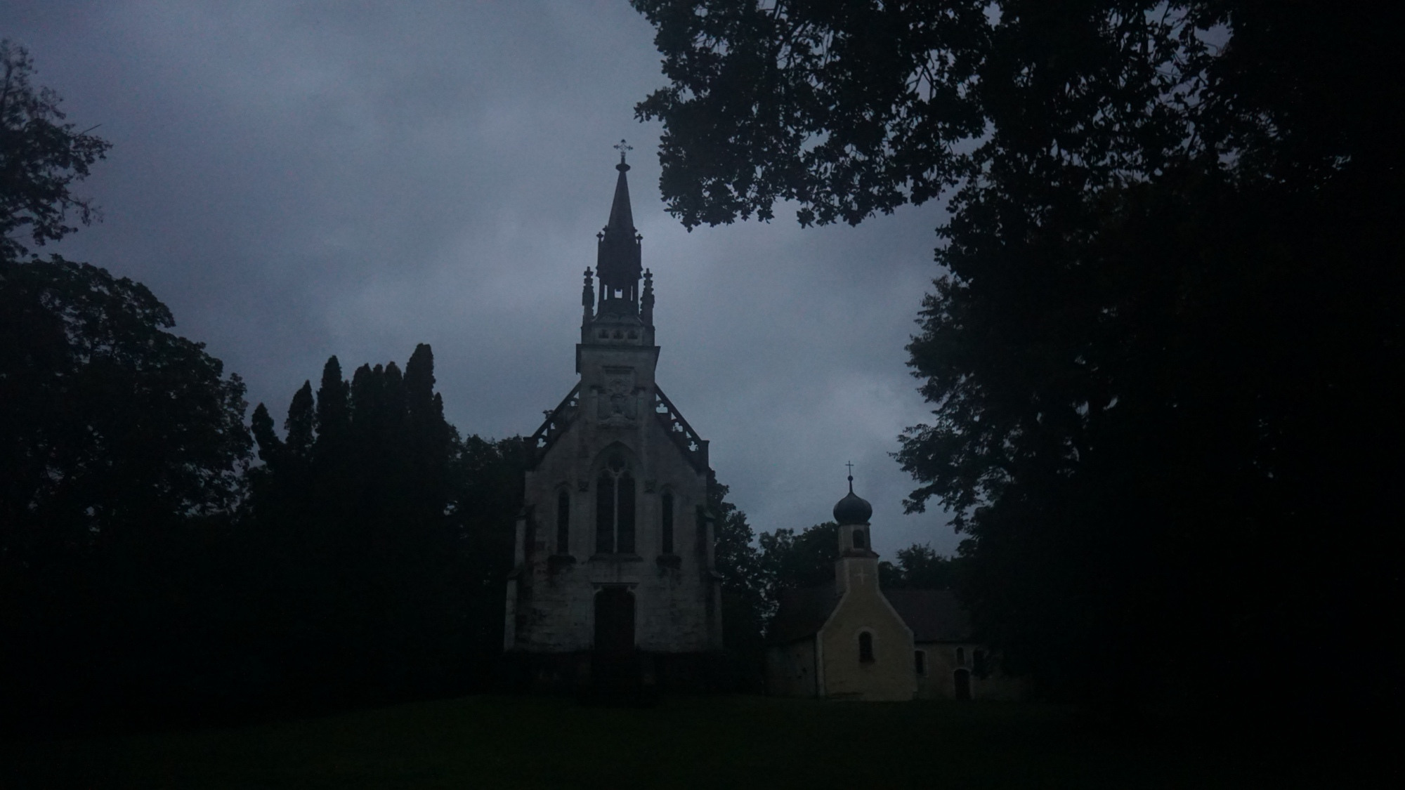 Die Gruftkapelle von Maria Leopoldine und die Antoniuskapelle auf dem Antoniberg bei Stepperg.