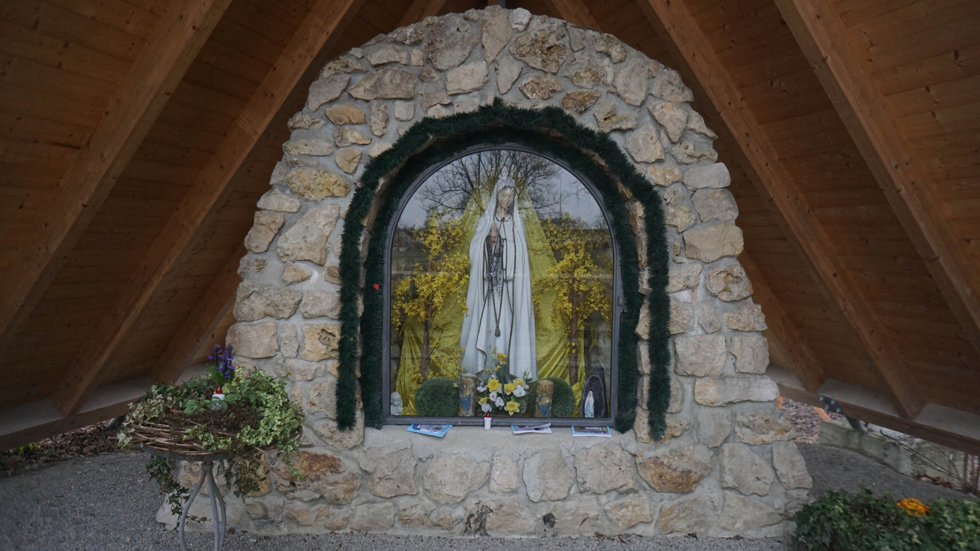 Die Auwaldgrotte bei Günzburg.