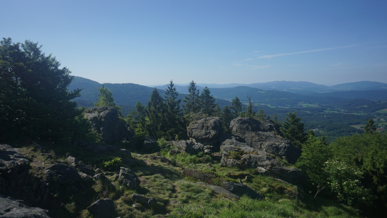 Der Ausblick vom Mühlriegel im Bayerischen Wald.